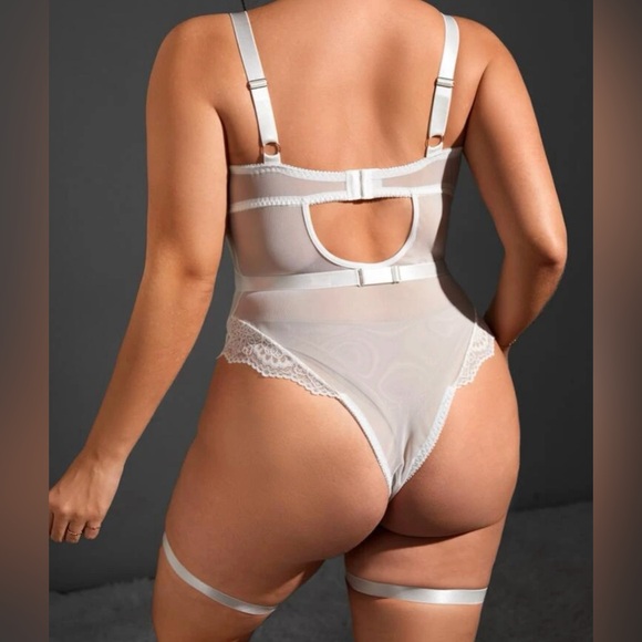 NWT SHEIN - White Plus Contrast Lace Mesh Underwire Teddy Bodysuit w/Garter Set - Picture 2 of 6